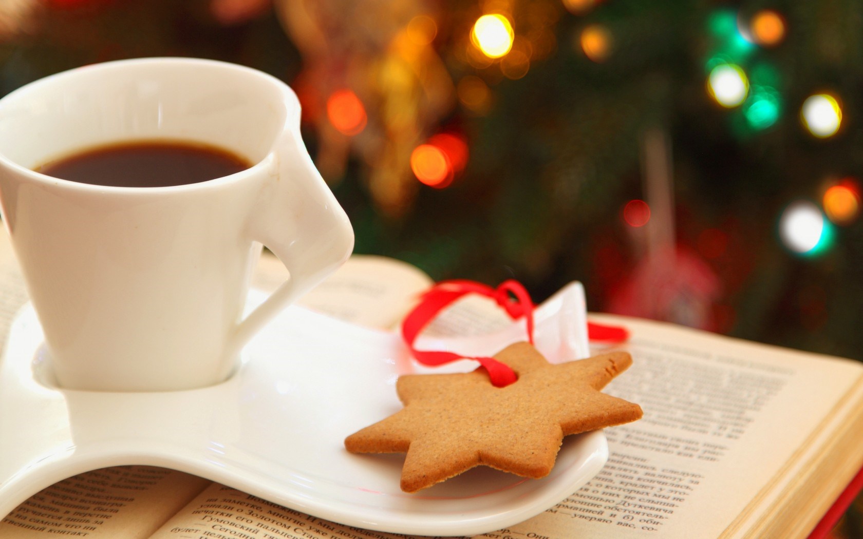 7008972-cup-coffee-cookies-star-book-lights-bokeh-christmas